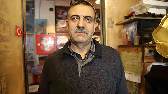 Antika mobilyalardan dönüştürülen gramofonlar hüzünlendiriyor
