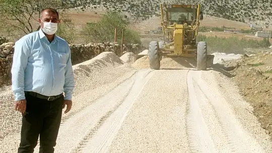 Araban'da bozuk yollarda asfalt çalışmaları sürüyor