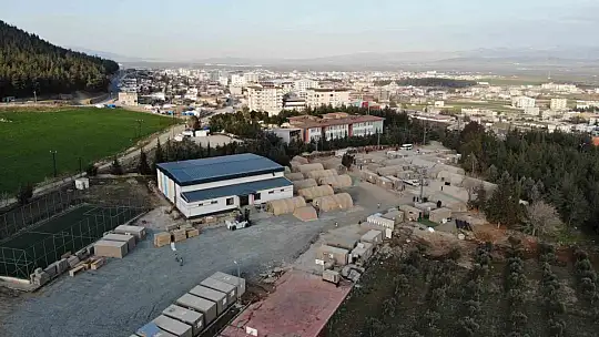 Arap Emirlikleri'nin kurduğu sahra hastanesi depremzedelere şifa oldu
