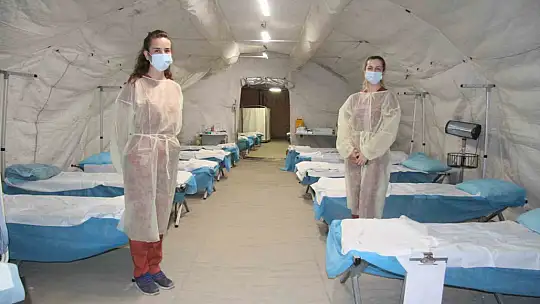 Arap Emirlikleri'nin kurduğu sahra hastanesi depremzedelere şifa oldu