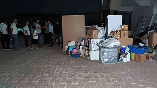 Arsa sahibi ile müteahhit firma zıtlaştı, tapusunu alamayan ev sahipleri sokağa atıldı