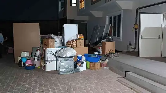 Arsa sahibi ile müteahhit firma zıtlaştı, tapusunu alamayan ev sahipleri sokağa atıldı