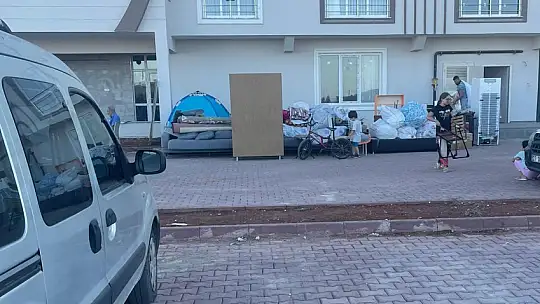 Arsa sahibi ile müteahhit firma zıtlaştı, tapusunu alamayan ev sahipleri sokağa atıldı