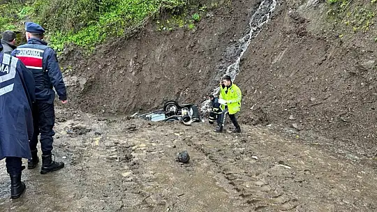 Artvin'de menfeze düşen araçta iki kişi can verdi