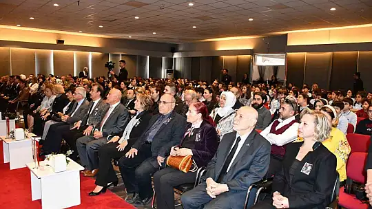 Atatürk, Gaziantep Kolej Vakfı'nda özlem ve sevgiyle anıldı