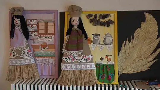Atık malzemeler öğrencilerin elinde sanat eserine dönüşüyor