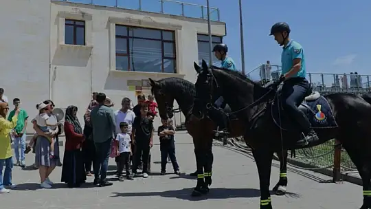 Atlı jandarma birlikleri turistik yerlerde devriye görevi icra etti
