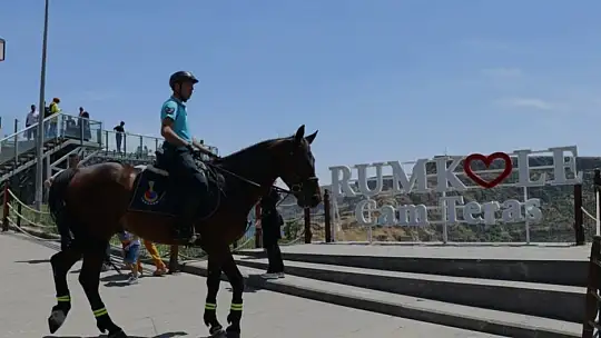 Atlı jandarma birlikleri turistik yerlerde devriye görevi icra etti
