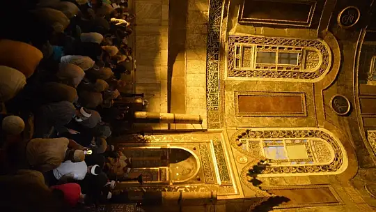 Ayasofya Camii'nde ilk sabah namazı kılındı