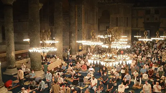 Ayasofya Camii'nde ilk sabah namazı kılındı