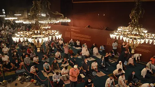 Ayasofya Camii'nde ilk sabah namazı kılındı