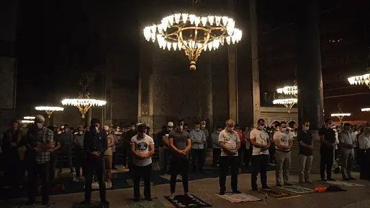 Ayasofya Camii'nde ilk sabah namazı kılındı