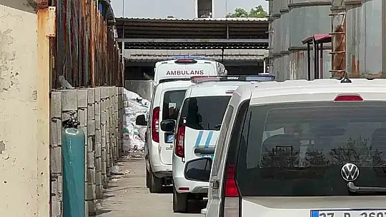 Aynı fabrikada çalıştığı arkadaşını öldürdükten sonra intihar etti