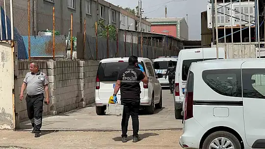 Aynı fabrikada çalıştığı arkadaşını öldürdükten sonra intihar etti