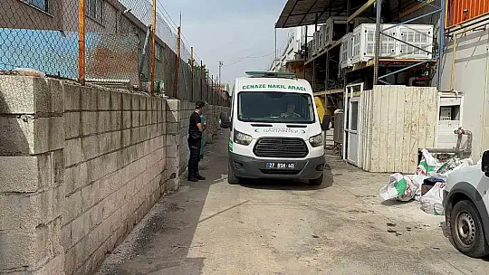 Aynı fabrikada çalıştığı arkadaşını öldürdükten sonra intihar etti