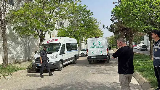 Aynı fabrikada çalıştığı arkadaşını öldürdükten sonra intihar etti