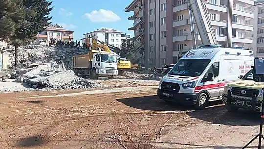 Ayşe-Mehmet Polat Sitesi'nde arama kurtarma çalışmaları 131 saattir sürüyor
