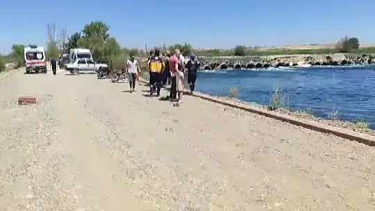 Baba-oğul girdikleri Fırat Nehri'nde kayboldu