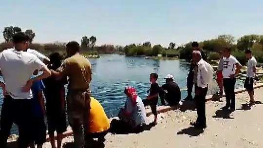 Baba-oğul girdikleri Fırat Nehri'nde kayboldu