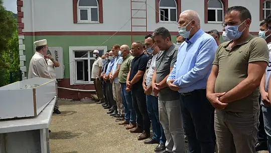 Babasının kazayla ezdiği Zeynep 12 yıl sonra tüp bebek yöntemiyle dünyaya gelmiş