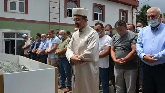 Babasının kazayla ezdiği Zeynep 12 yıl sonra tüp bebek yöntemiyle dünyaya gelmiş