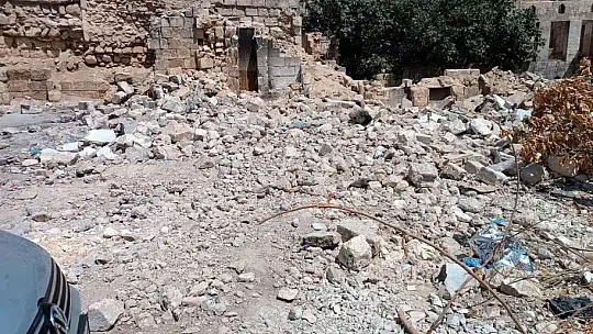 Bağımlıların mesken tuttuğu metruk binalar yıkıldı