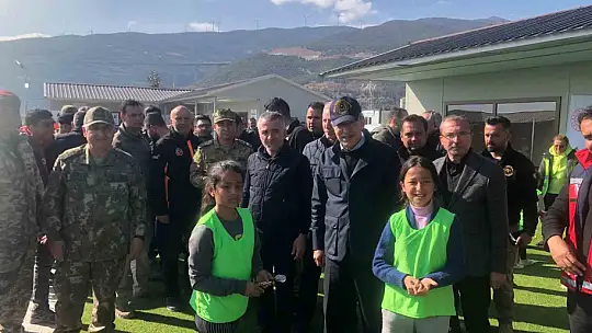 Bakan Akar Nurdağı'nda incelemelerde bulundu