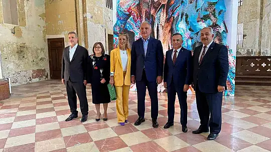 Bakan Ersoy, Refik Anadol Rönesans Rüyaları Dijital sergisini yerinde inceledi