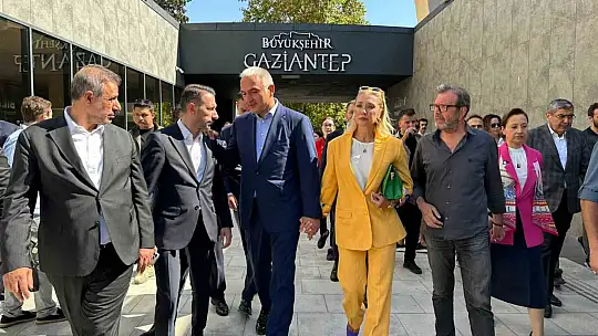 Bakan Ersoy: 'Şehirlerimiz gastronomide denizde yüzüp derede boğuluyor'