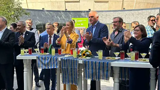 Bakan Ersoy: 'Şehirlerimiz gastronomide denizde yüzüp derede boğuluyor'