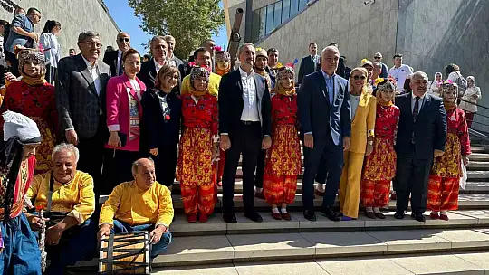 Bakan Ersoy: 'Şehirlerimiz gastronomide denizde yüzüp derede boğuluyor'