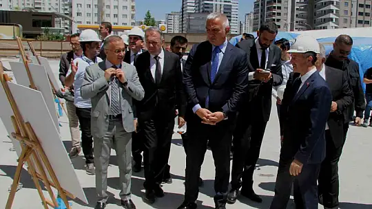Bakan Ersoy'dan Şahinbey'in dev eserlerine tam not
