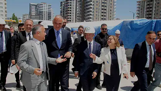 Bakan Ersoy'dan Şahinbey'in dev eserlerine tam not