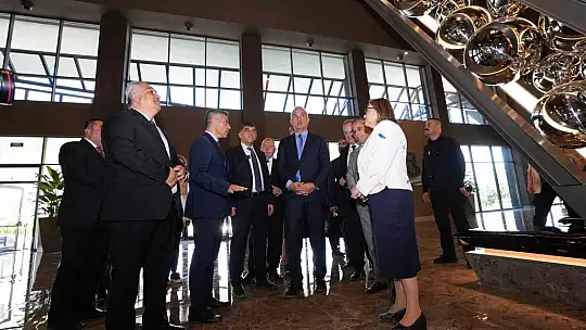 Bakan Ersoy, D.T. Şehitkamil Sahnesi'ni inceledi
