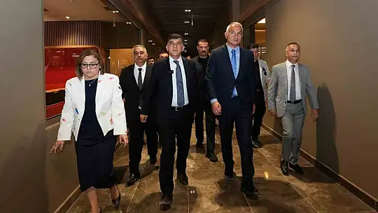 Bakan Ersoy, D.T. Şehitkamil Sahnesi'ni inceledi