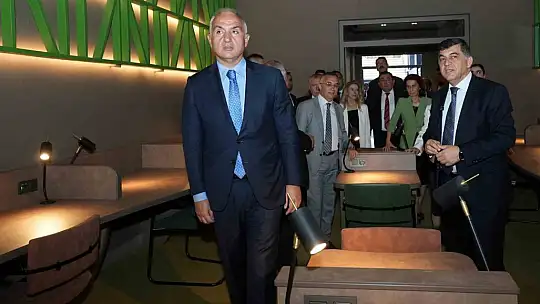 Bakan Ersoy, D.T. Şehitkamil Sahnesi'ni inceledi