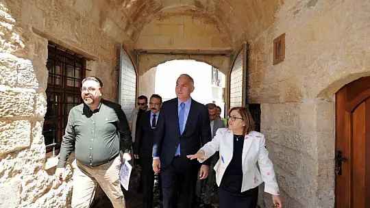 Bakan Ersoy, Gaziantep Kültür Yolu'ndaki tarihi yapıları inceledi