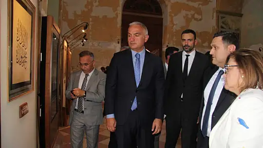 Bakan Ersoy, Kelime-i Tevhid Hat Sergisi'ni gezdi
