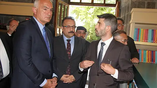 Bakan Ersoy, Kelime-i Tevhid Hat Sergisi'ni gezdi