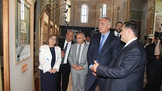 Bakan Ersoy, Kelime-i Tevhid Hat Sergisi'ni gezdi