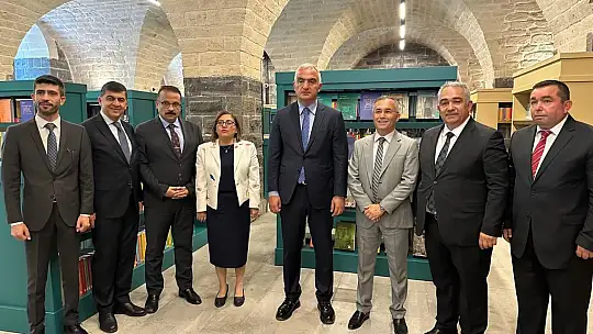 Bakan Ersoy, Kelime-i Tevhid Hat Sergisi'ni gezdi