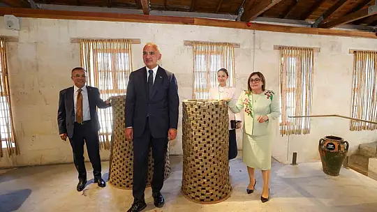 Bakan Ersoy ve Başkan Şahin, üzüm pekmezi yaptı