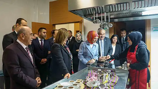 Bakan Göktaş'tan büyükşehir belediyesi projelerini tam not