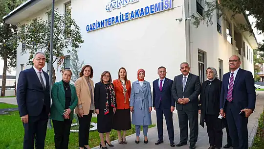 Bakan Göktaş'tan büyükşehir belediyesi projelerini tam not