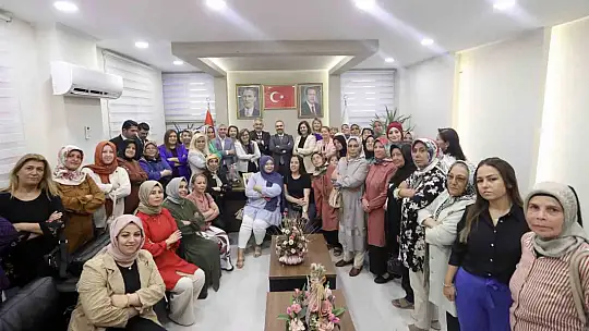 Bakan Kacır, Gaziantep'te AK Partililerle bir araya geldi