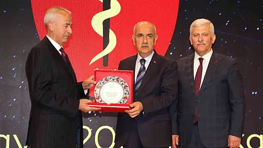Bakan Kirişci: 'TURCOVAC aşısının kaşifinin bir veteriner hekim olduğunu kaç kişi biliyor'