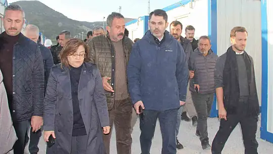Bakan Kurum, İslahiye'deki konteyner kent çalışmalarını inceledi