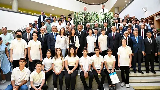 Bakan Özer: 'Eğitim öğretim hazırlığı için 3,1 milyar lirayı okullarımıza gönderdik'