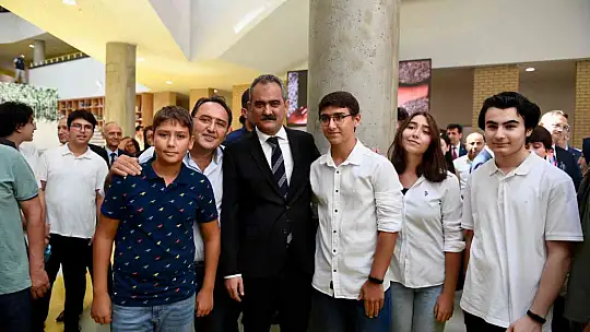 Bakan Özer: 'Eğitim öğretim hazırlığı için 3,1 milyar lirayı okullarımıza gönderdik'
