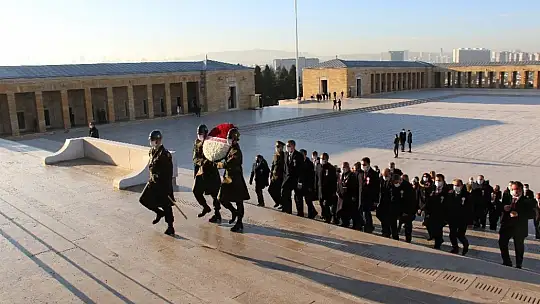 Bakan Selçuk ve öğretmenler Başöğretmen'in huzurunda